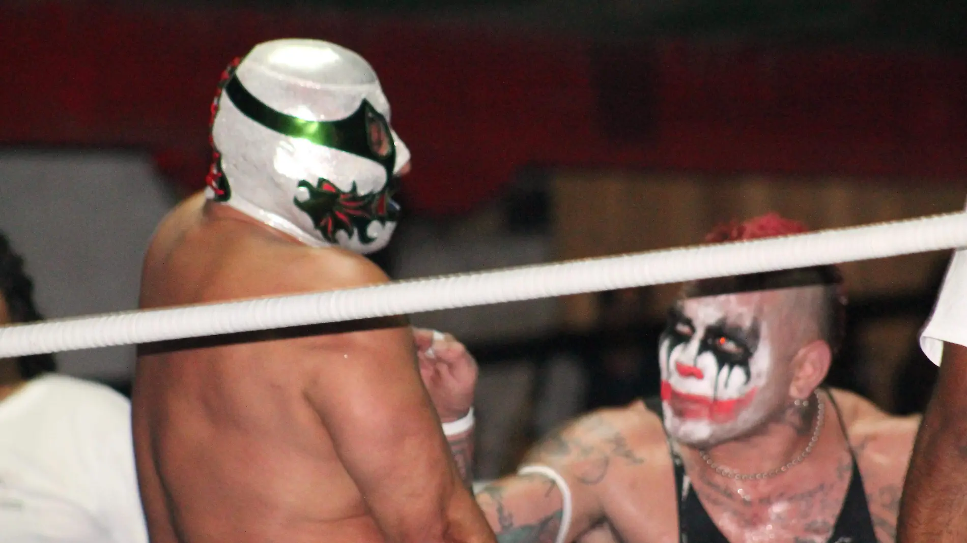 LUCHAS (2)